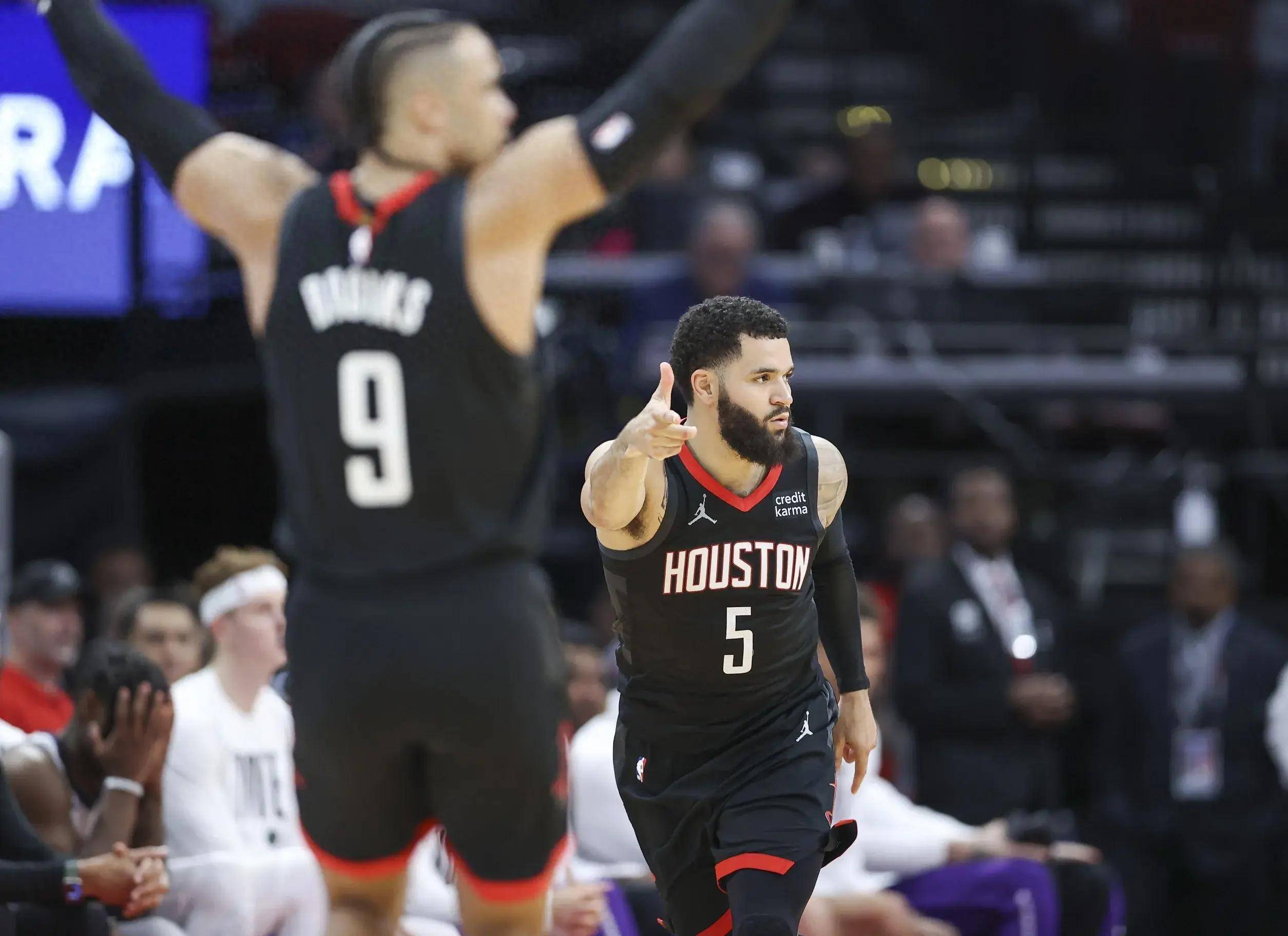 爱游戏官网-包含快船胜过火箭，继续维持十连胜势头的词条