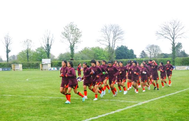 爱游戏官网入口-法国女足队员集训训练备战国际比赛(法国女足队员集训训练备战国际比赛视频)