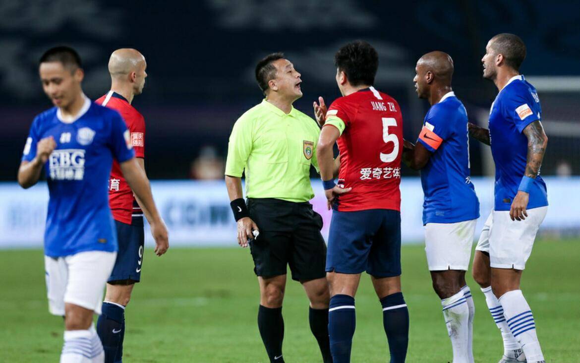 爱游戏官方登录入口-石家庄永昌前锋单刀破门，率队获得胜利