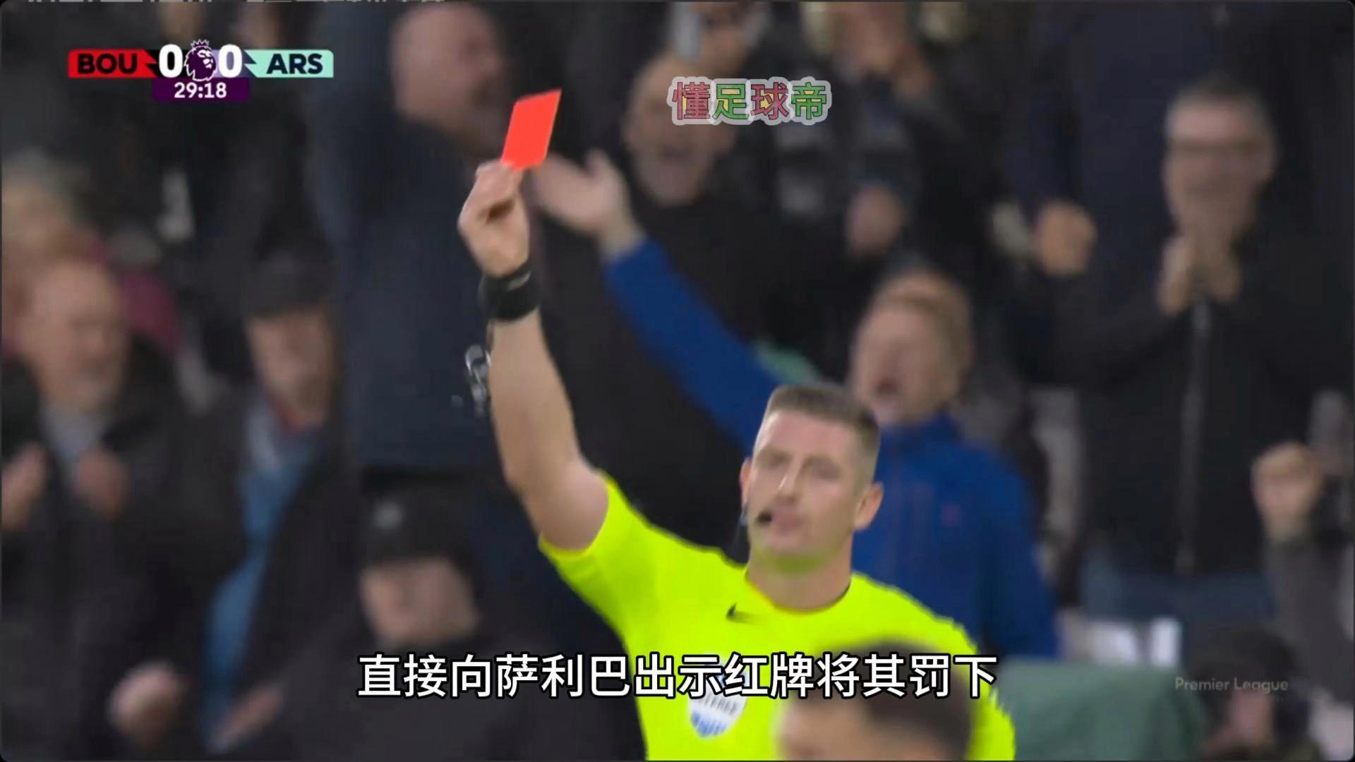 黄牌红牌频频出现,球场紧张气氛蔓延 黄牌红牌频频出现,球场紧张气氛蔓延