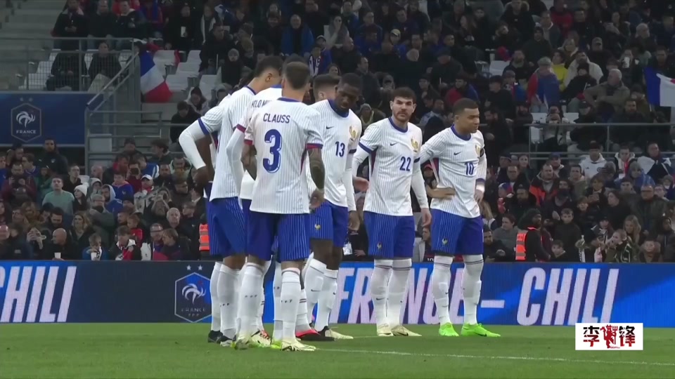 法国球队客场惊险力克对手稳居联赛榜首 法国球队客场惊险力克对手稳居联赛榜首