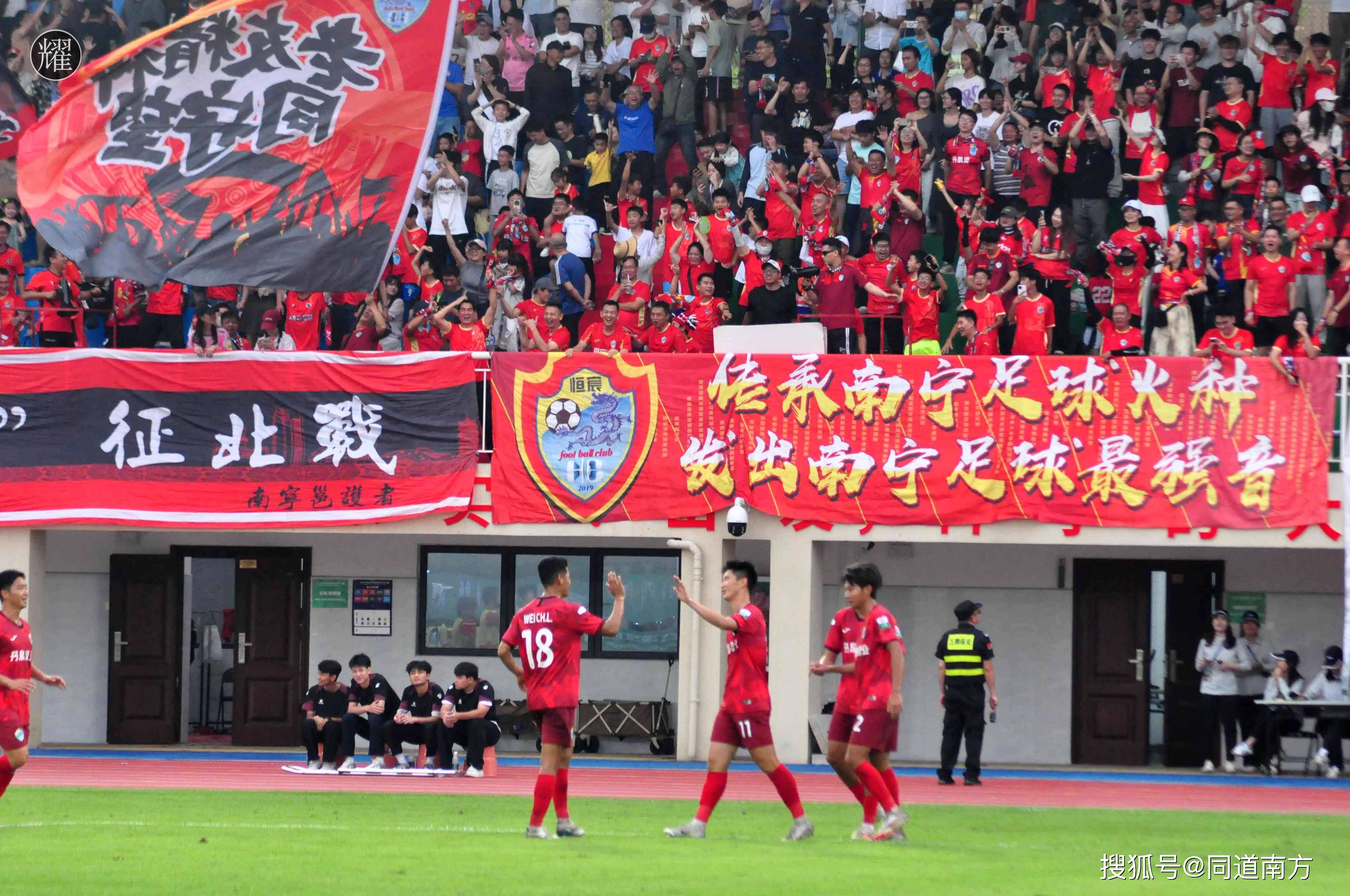 爱游戏官网-包含利物浦球迷现场助威，激发球队夺冠斗志的词条