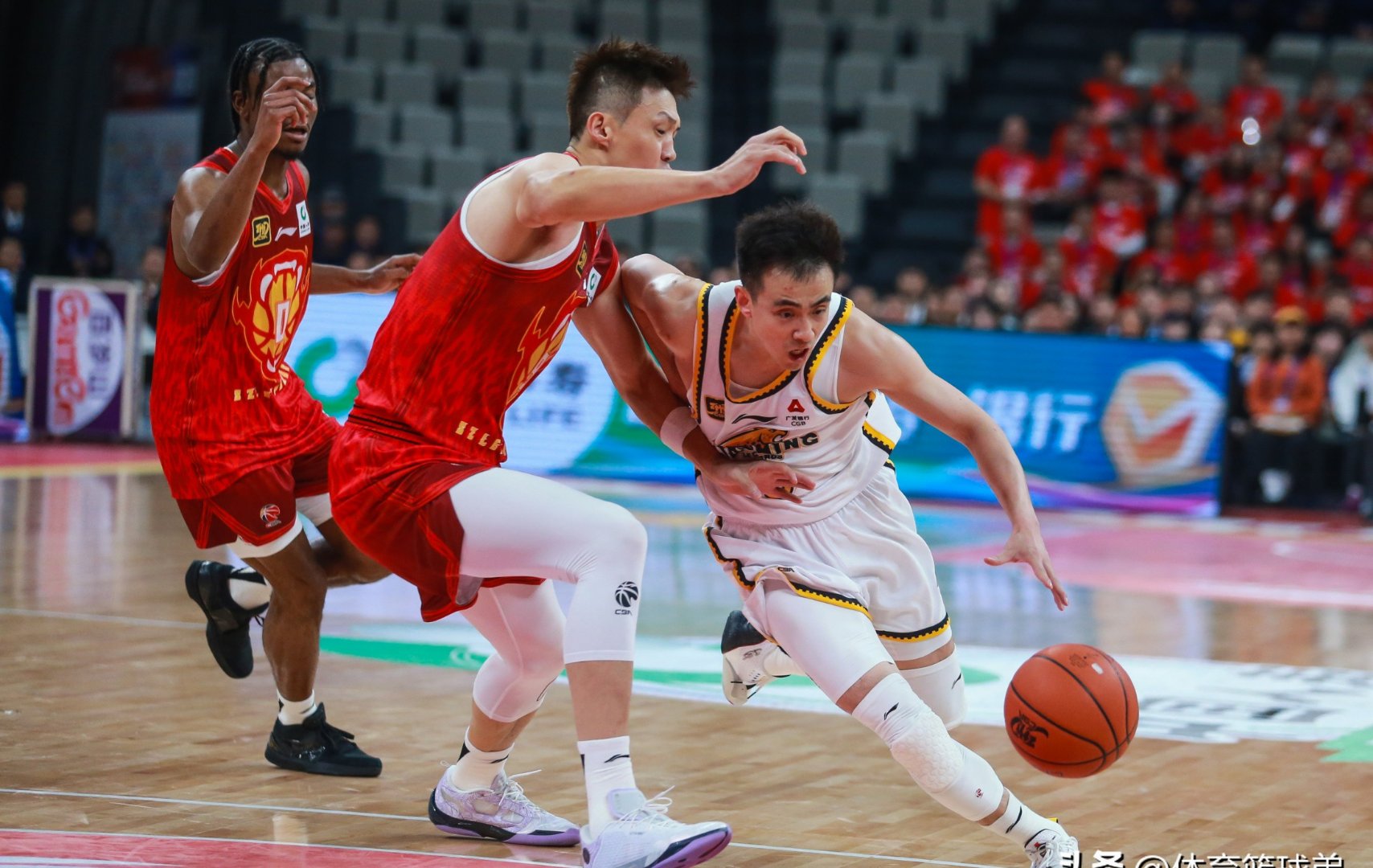 凭借一波吉林队,CBA季后赛成功三杀,现场全场沸腾的简单介绍 凭借一波吉林队,CBA季后赛成功三杀,现场全场沸腾的简单介绍