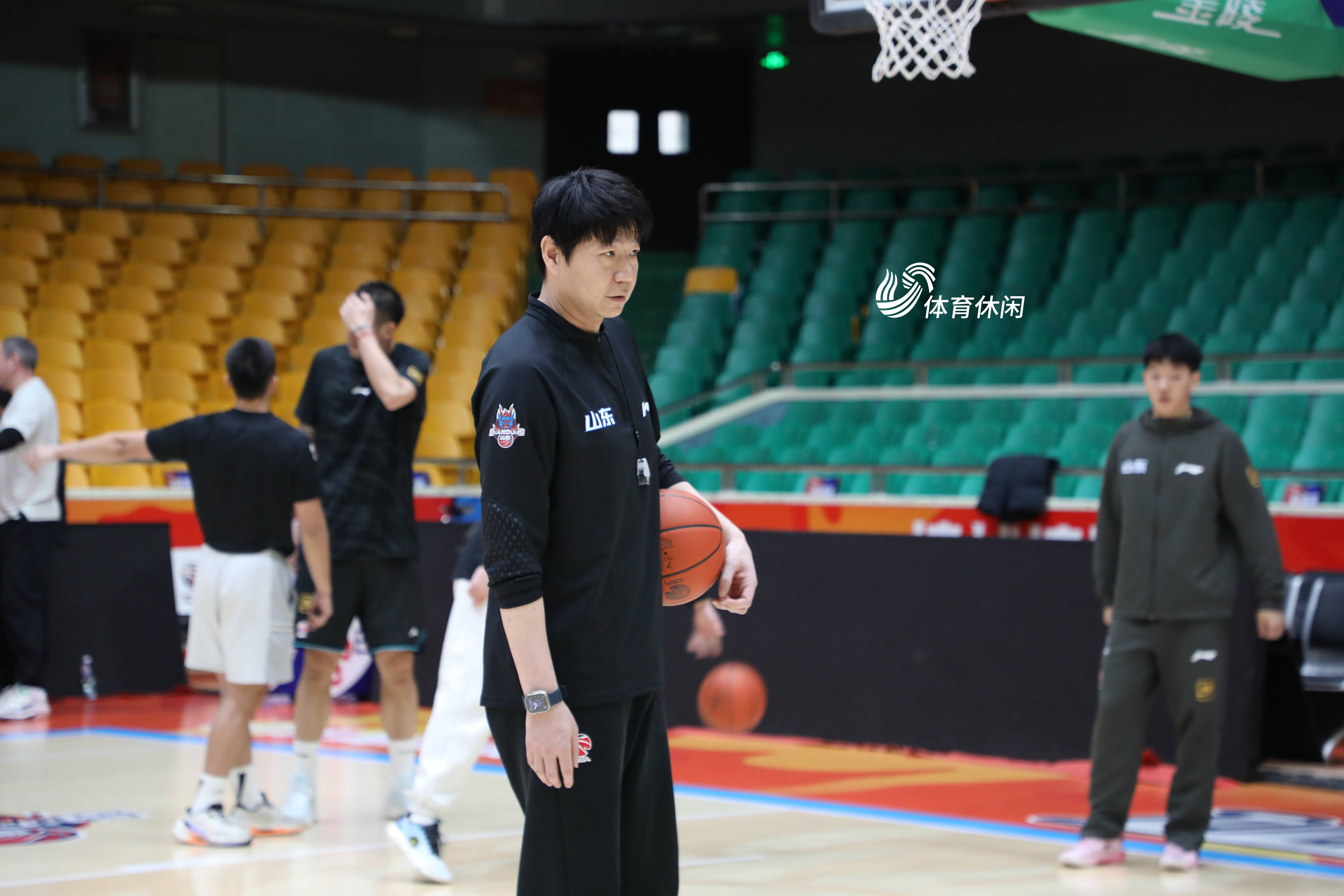 天津男篮实力派出,向冠军冲刺 天津男篮实力派出,向冠军冲刺