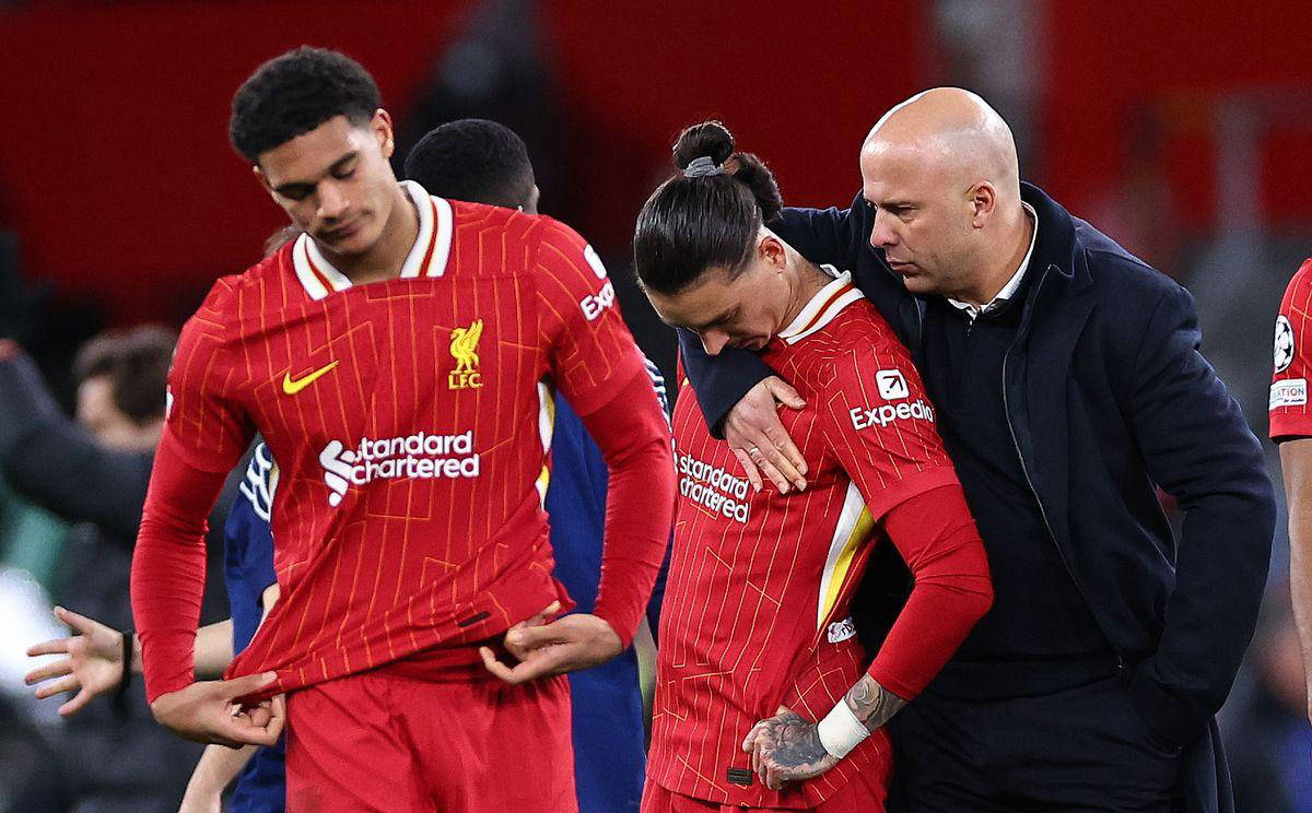 爱游戏体育地址-利物浦客场惨败，欧冠前景堪忧