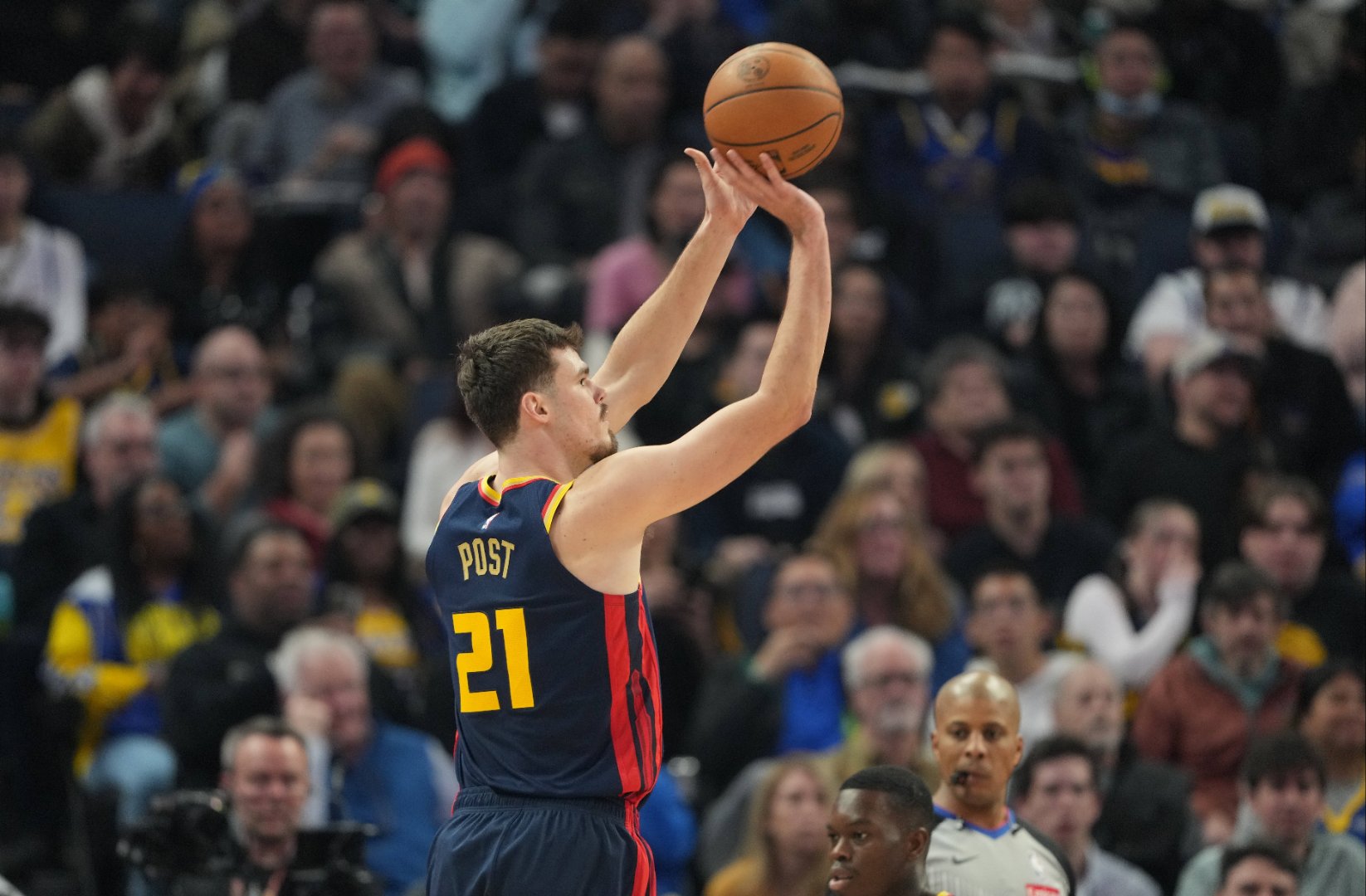 爱游戏官网-勇士队面对强敌，主帅强调团结拼搏的简单介绍