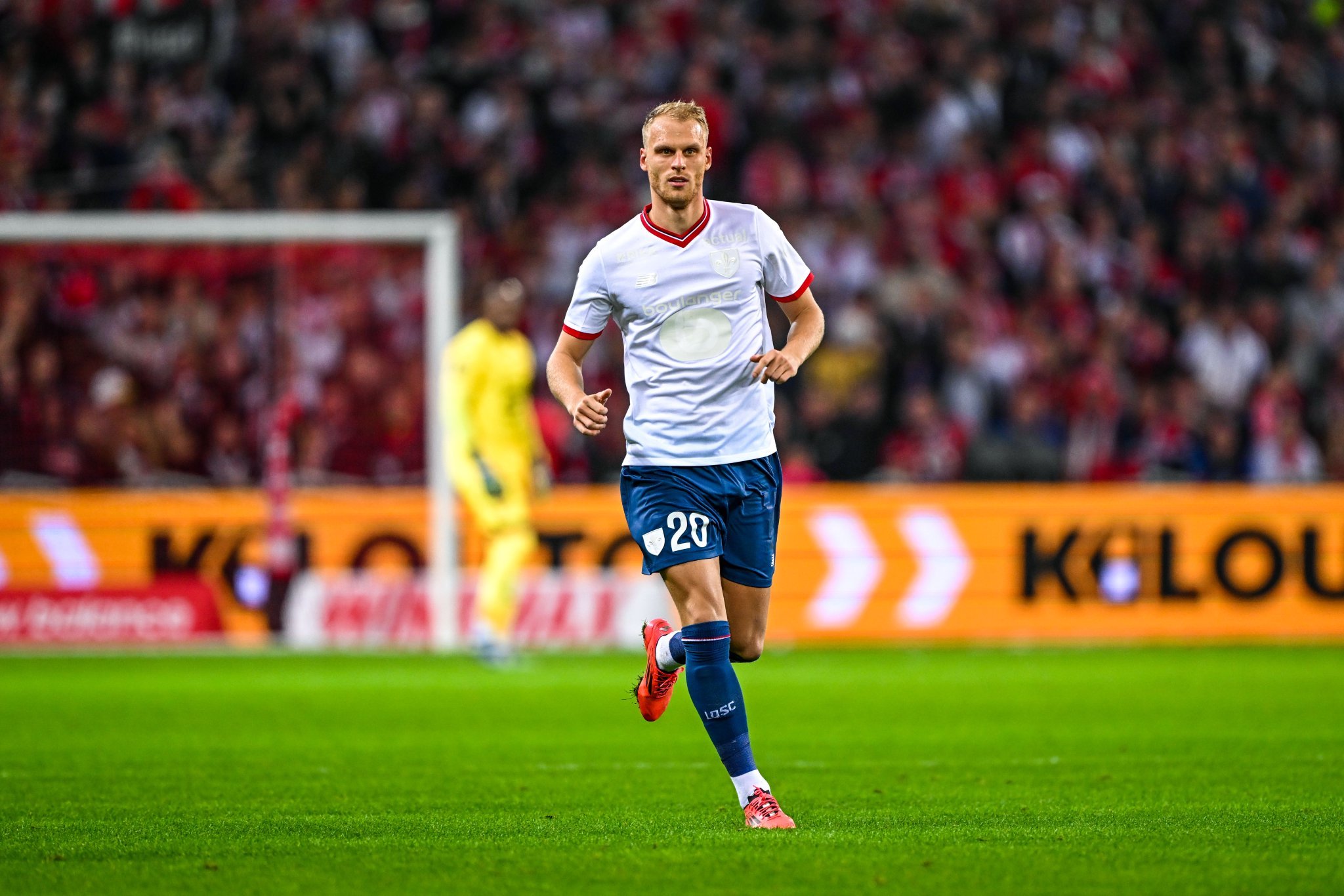 爱游戏体育下载-里尔惨败，法甲前四位置受到威胁