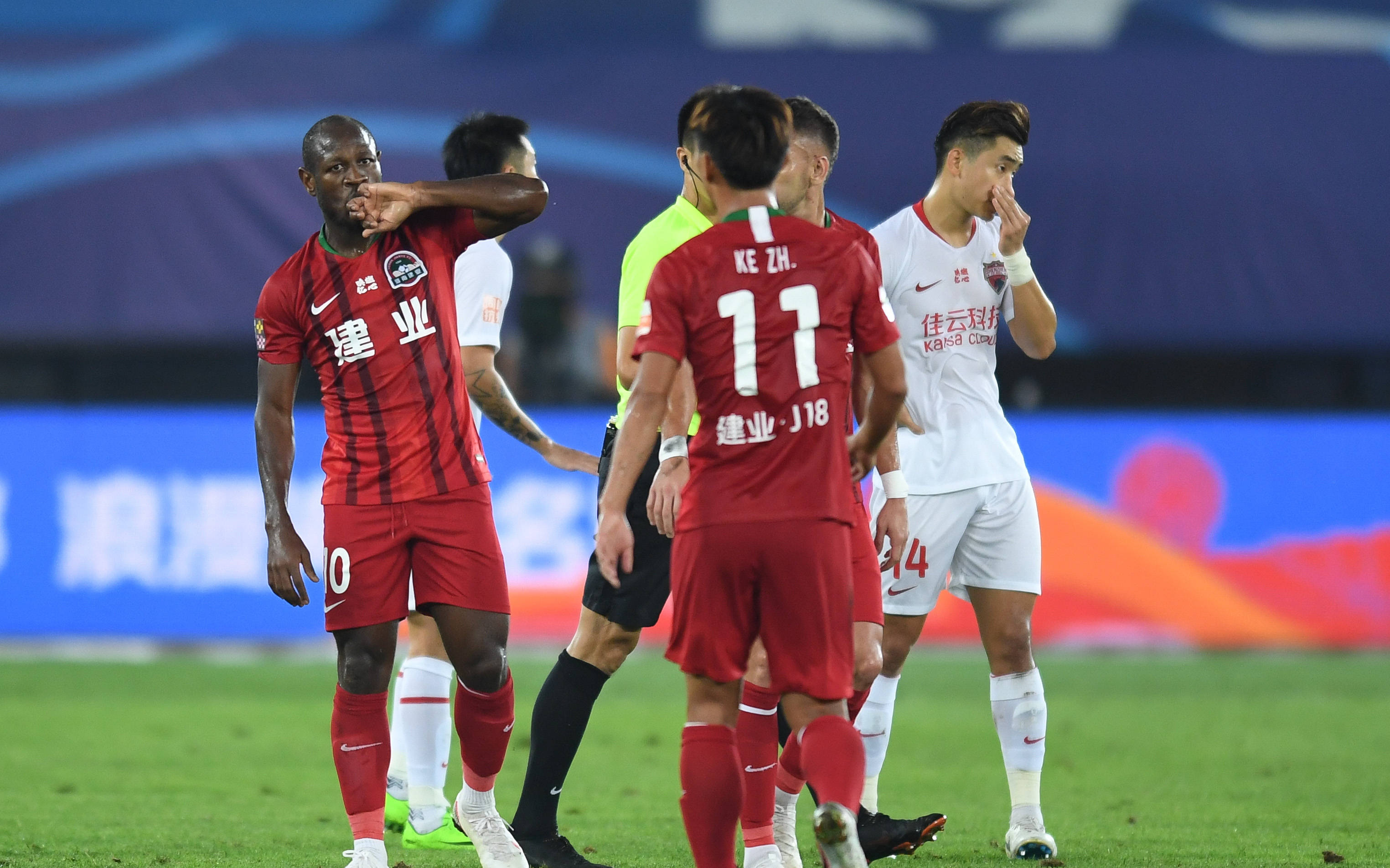 爱游戏体育官网-河南建业主场保持不败，近期战绩仍稳定