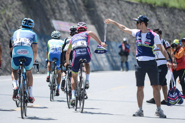 巴布亚新几内亚选手在足球比赛中实现突破的简单介绍