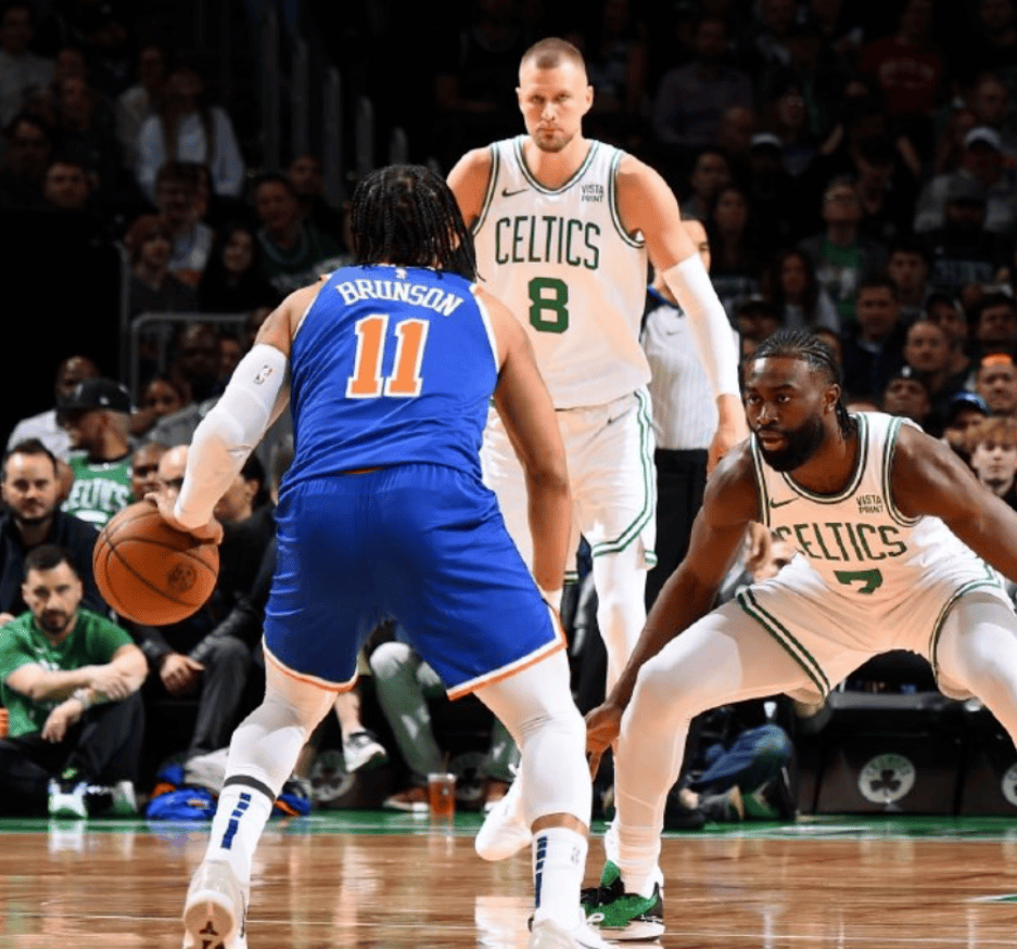 包含甜瓜再猛，尼克斯再度成为篮球舞台焦点的词条