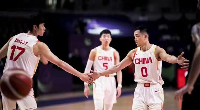 爱游戏体育平台-湖北男篮实现逆袭，赢得关键比赛