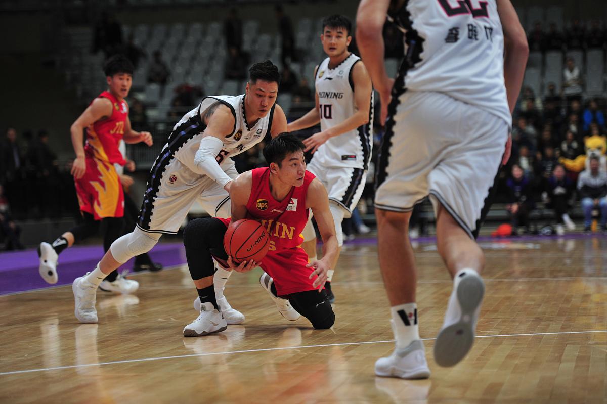 爱游戏入口-球员个人能力在职业篮球比赛中得到充分展现