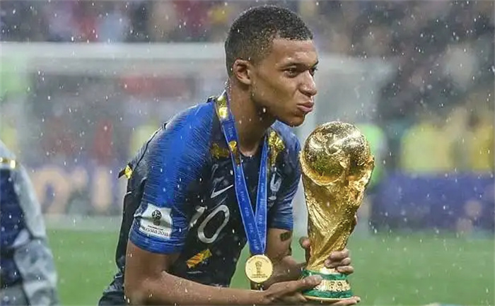 法国队在世界杯中展现出强大实力