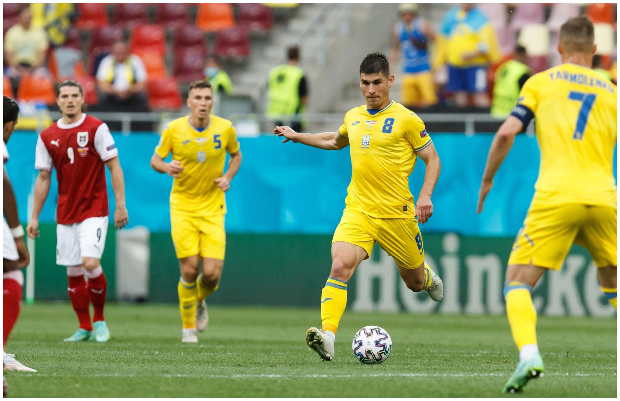 包含法国客场逆袭奥地利，小组领先优势更大的词条