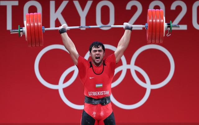 澳大利亚举重选手再夺金牌，领先群雄